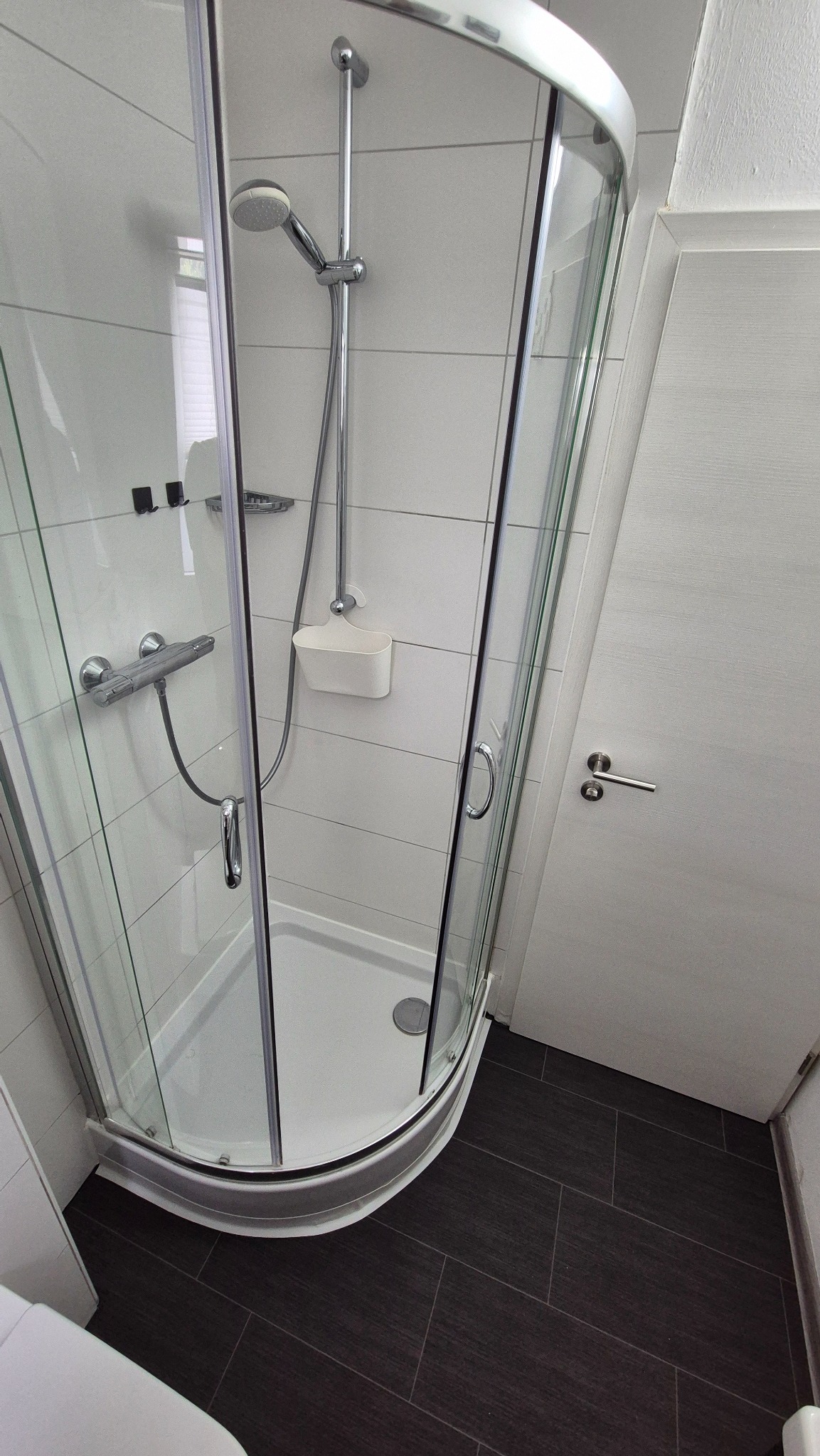 Dusche im Badezimmer